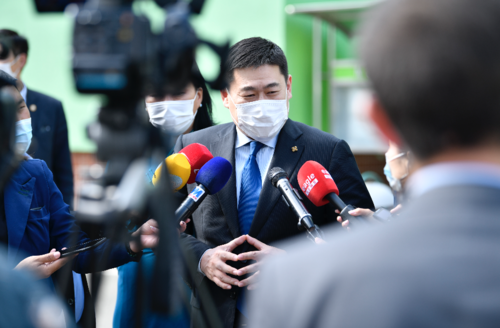 Л.Оюун-Эрдэнэ: Сургалтын үйл ажиллагааг тасалдуулахгүй байх том сорилт ирж байна